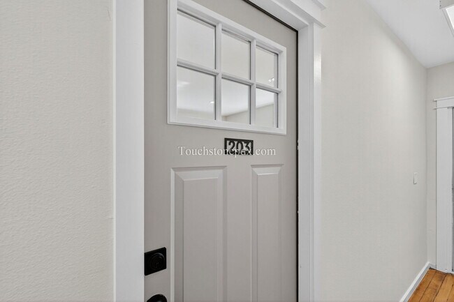 Foto del edificio - 4938 SE Foster Rd