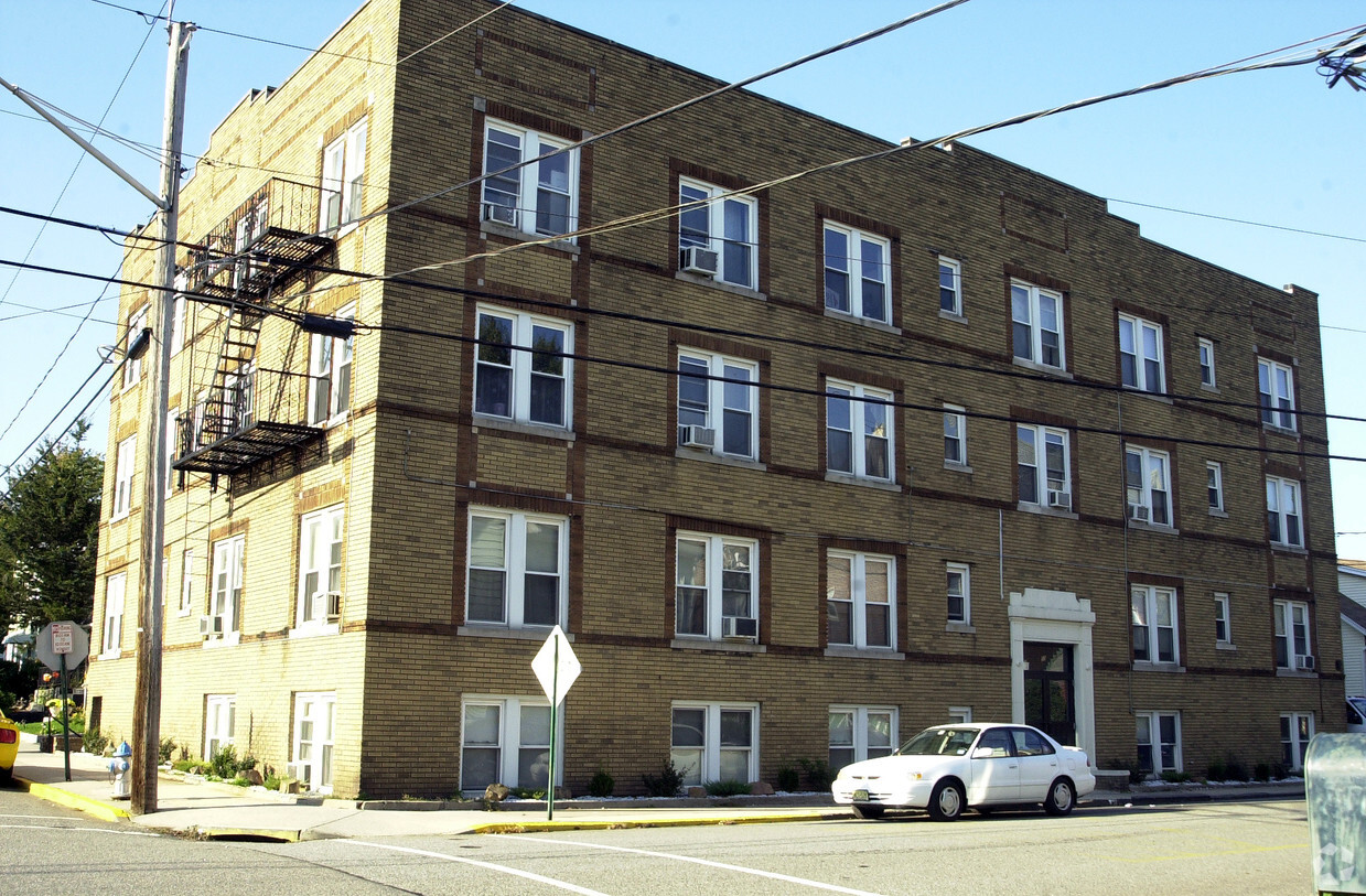 Primary Photo - 55 Morgan Pl