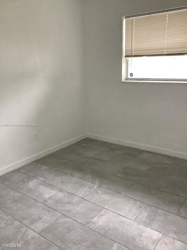 Building Photo - 3 br, 1 bath House - 22301 SW 115th Ave # 0