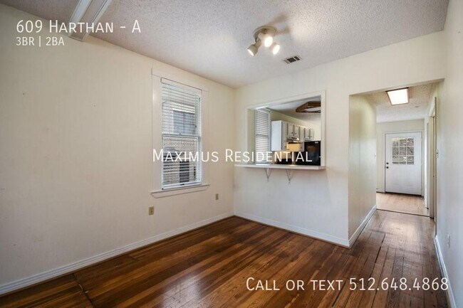 Building Photo - Clarksville 3/2 Private Location, Walk to ...