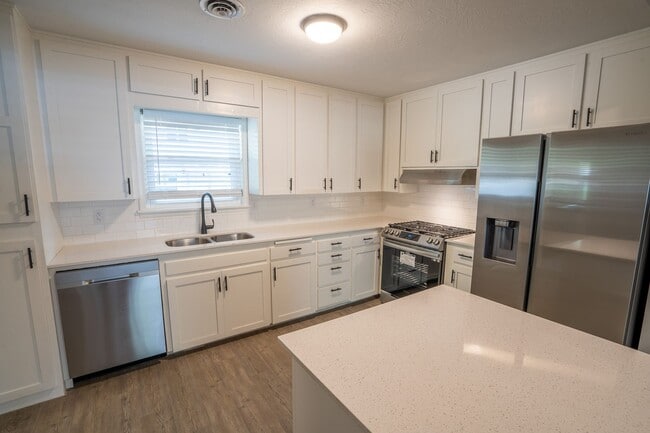 Building Photo - New Remodel Available for Rent