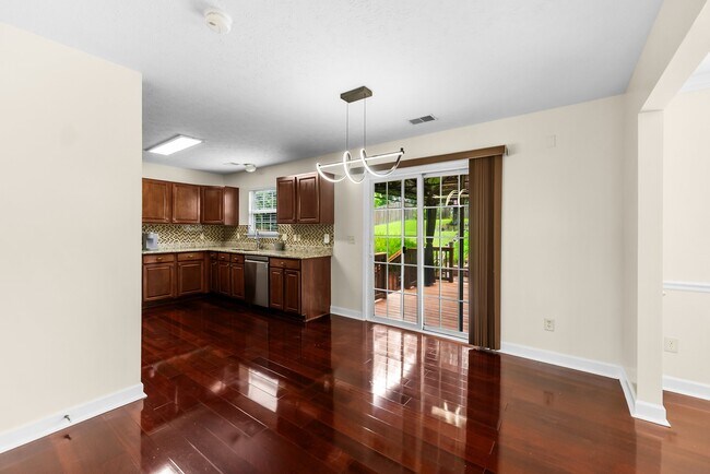 Foto del edificio - 7020 Timber Oak Dr