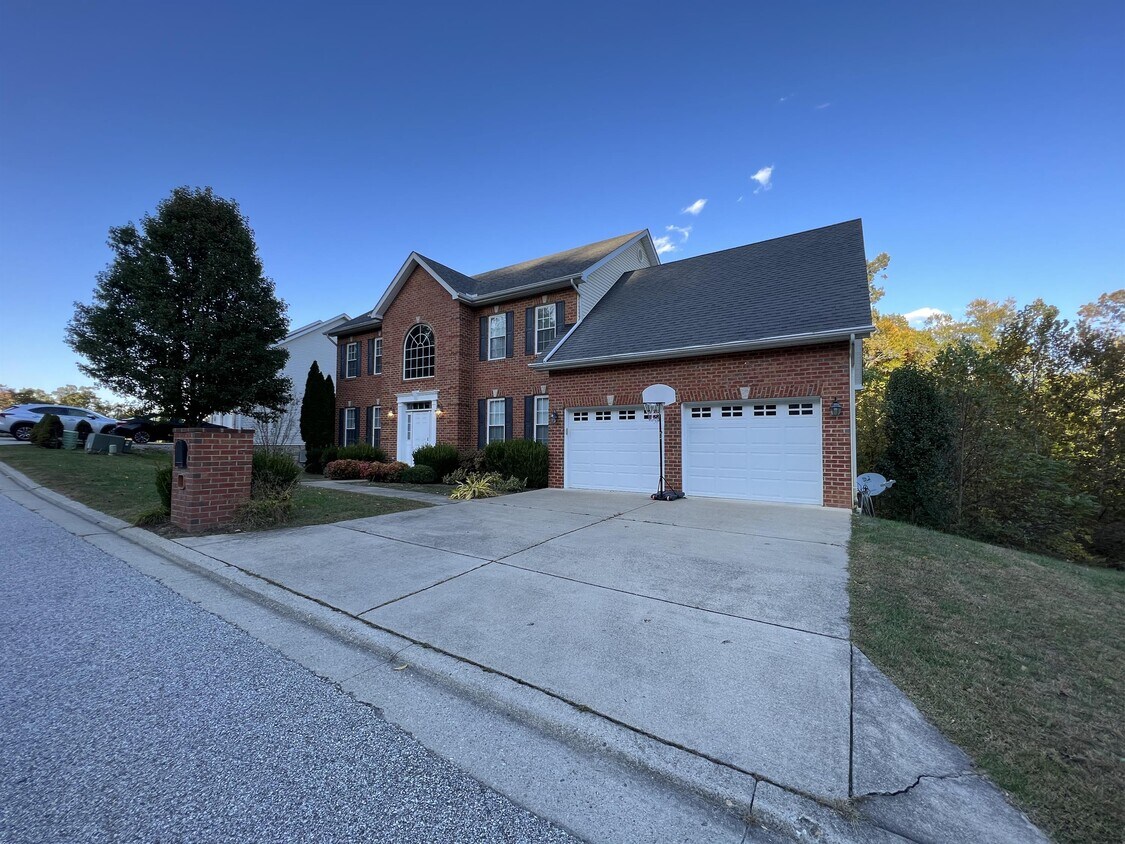 Primary Photo - 103 Yorktowne Pl
