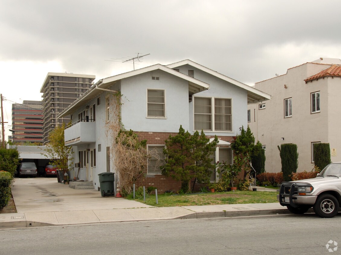 Primary Photo - 715 N Jackson St