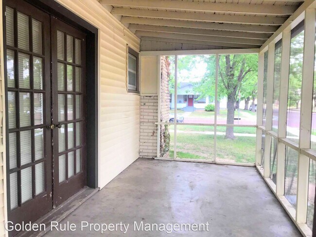 Building Photo - 2 br, 1 bath House - 229 E 16th Ave