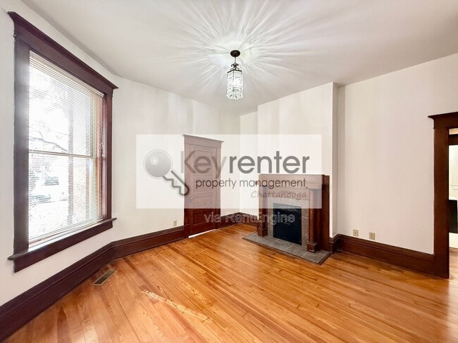 Foto del edificio - 1115 E 8th St