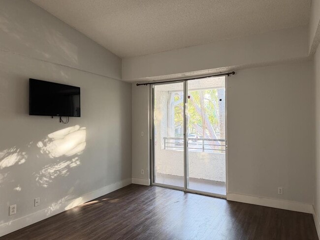 Foto del edificio - 921 Lyons Rd