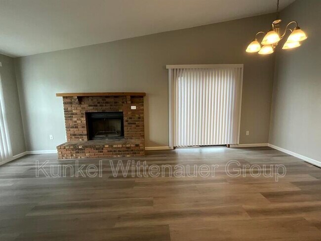 Building Photo - 158 Marion Dr