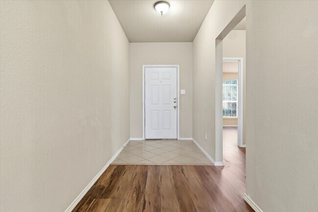 Building Photo - Great House in Quiet Neighborhood