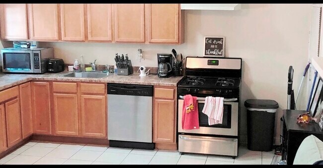 Foto del edificio - 3325 N Lakewood Ave