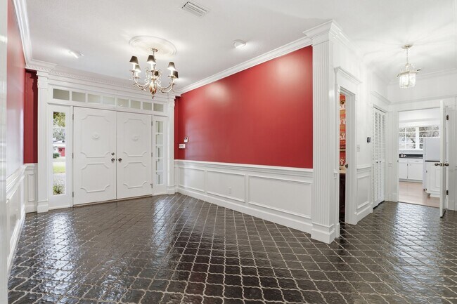 Building Photo - 3 Bed 3.5 Bath Gainesville Golf and Country Club Beauty