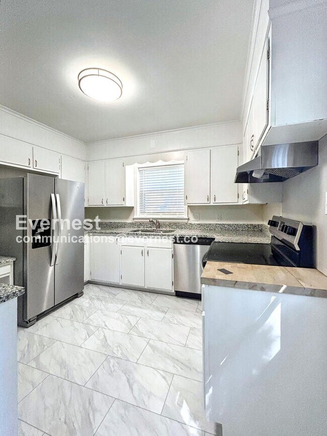 Foto del edificio - 6728 Kemp St