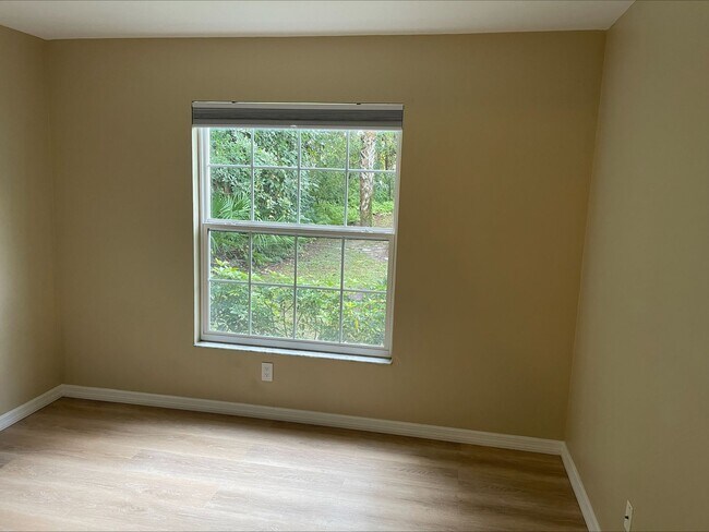 Building Photo - Remodeled condo in Pine Haven