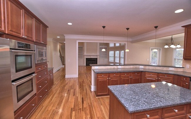 Building Photo - 76 Creekside Park Dr