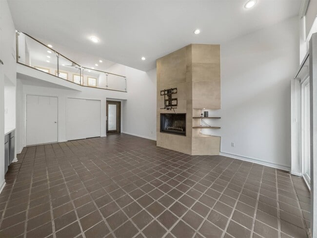 Building Photo - 3407 Roseland St