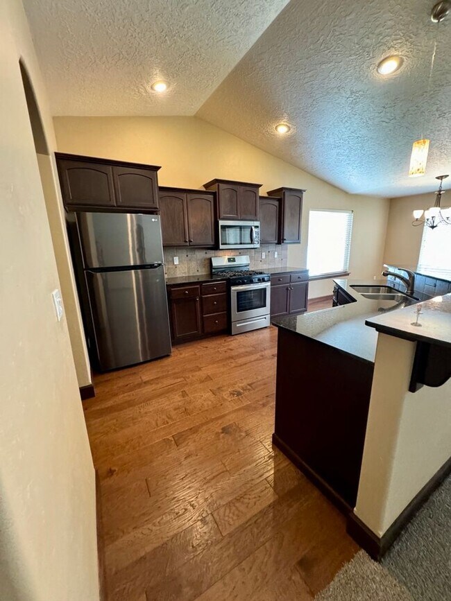 Foto del edificio - Stunning Single Story Home in the Highly D...