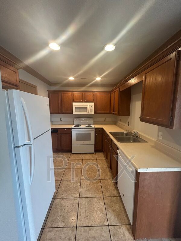 Photo - 2685 Ponchartrain St Apartment