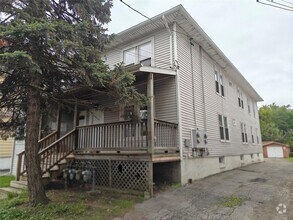 Building Photo - 372 Mansion St