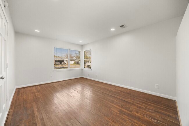 Foto del edificio - 6711 Schiller St