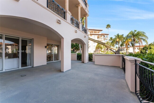 Foto del edificio - 19112 Fisher Island Dr