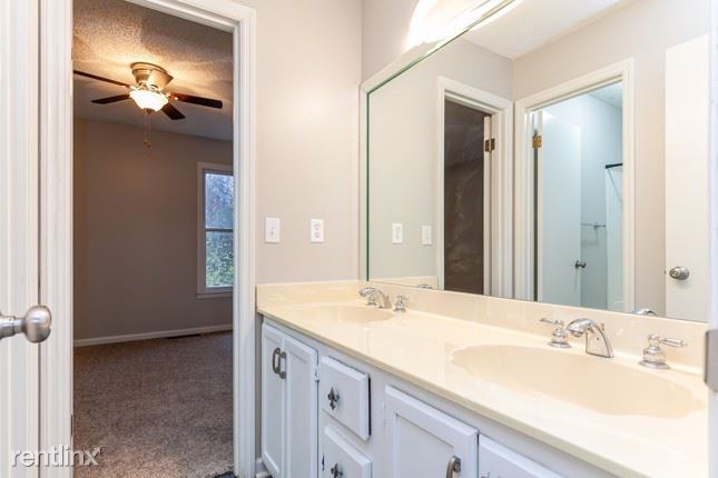 Building Photo - 2 br, 1 bath House - 512 Williamsburg Dr