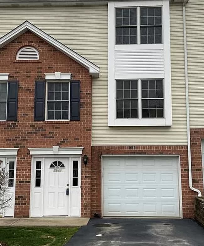 Building Photo - 6930 Spring Valley Ln
