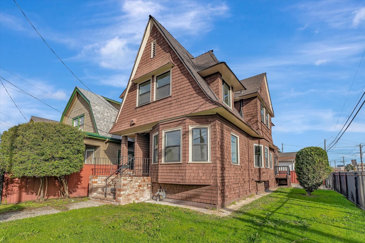 2804 Adeline St, Oakland, CA 94608 Apartments in Oakland, CA