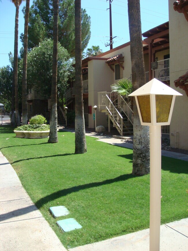 Foto del edificio - 3357 N Country Club Rd