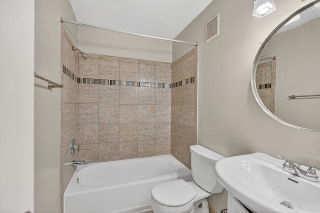 Foto del edificio - 15 Pickering Ct