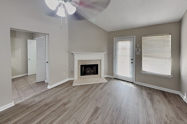 Foto del edificio - 1633 Dexter Ln
