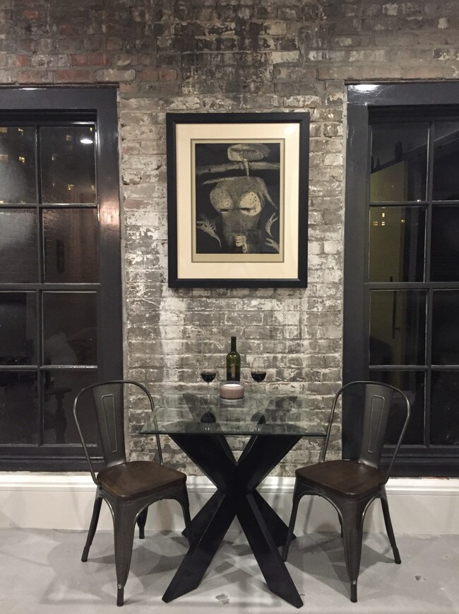 Foto del edificio - 207 N Peters St