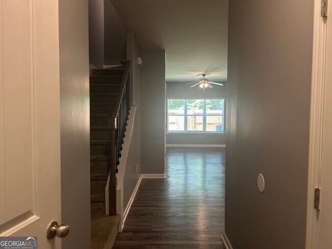 Foto del edificio - 6125 Oakley Rd