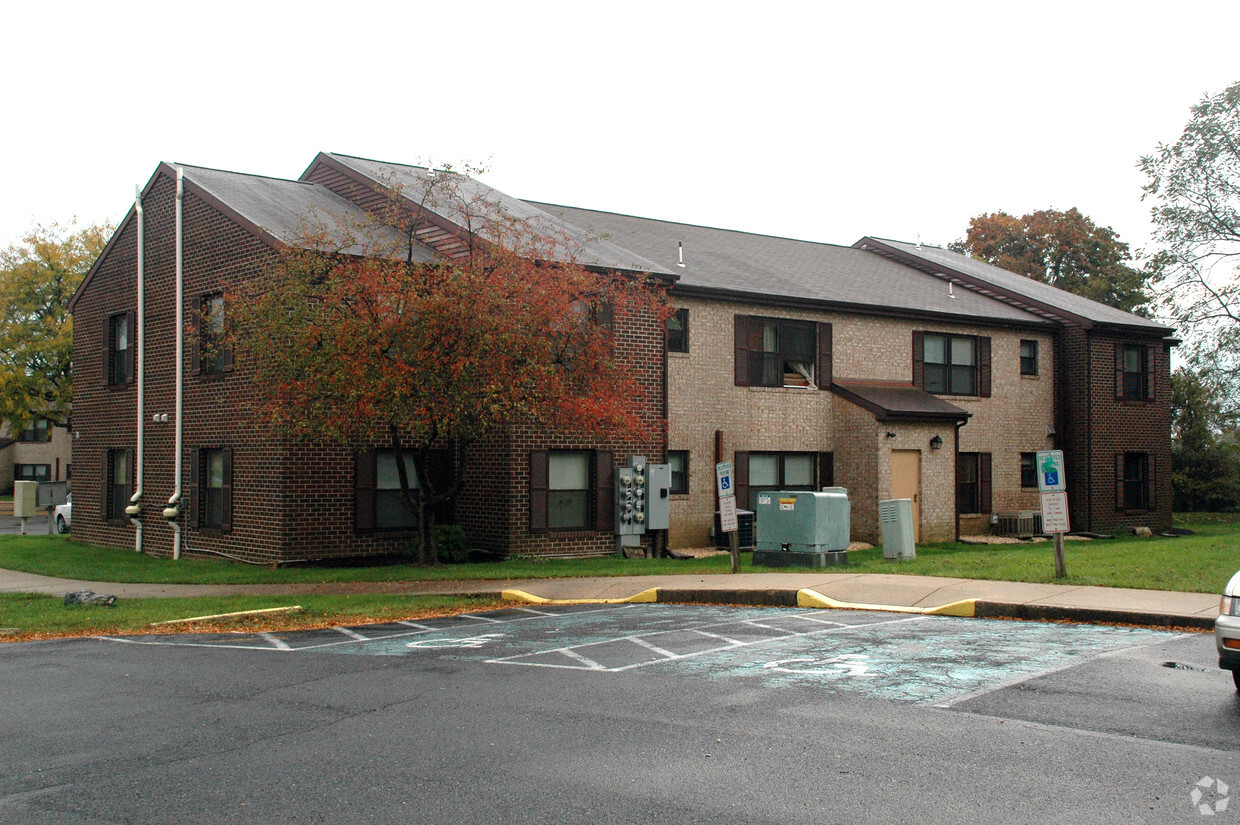 Primary Photo - Highland Glen Apartments