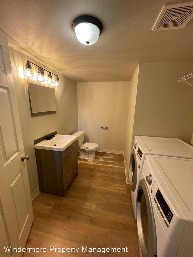 Building Photo - 3 br, 2.5 bath House - 2003 NE William E S...