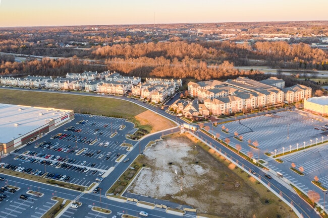 Foto aérea - Greenwich Place Townes & Apartments
