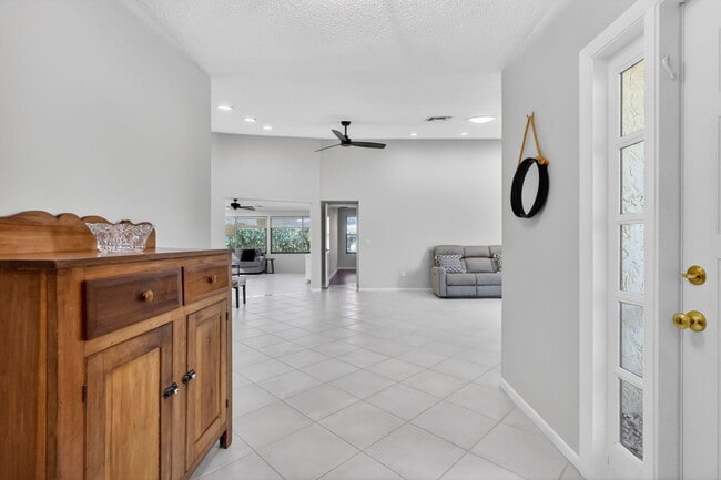 Building Photo - 870 NW 32nd Ave