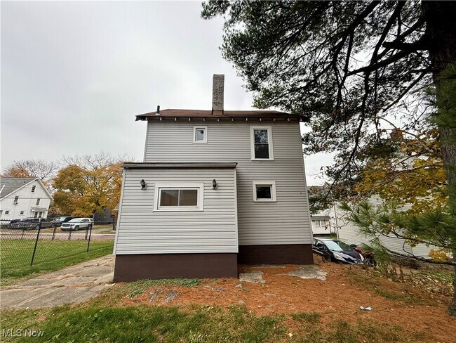 Foto del edificio - 846 Lee Dr