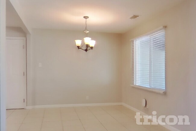 Foto del edificio - 5041 Whittier Dr