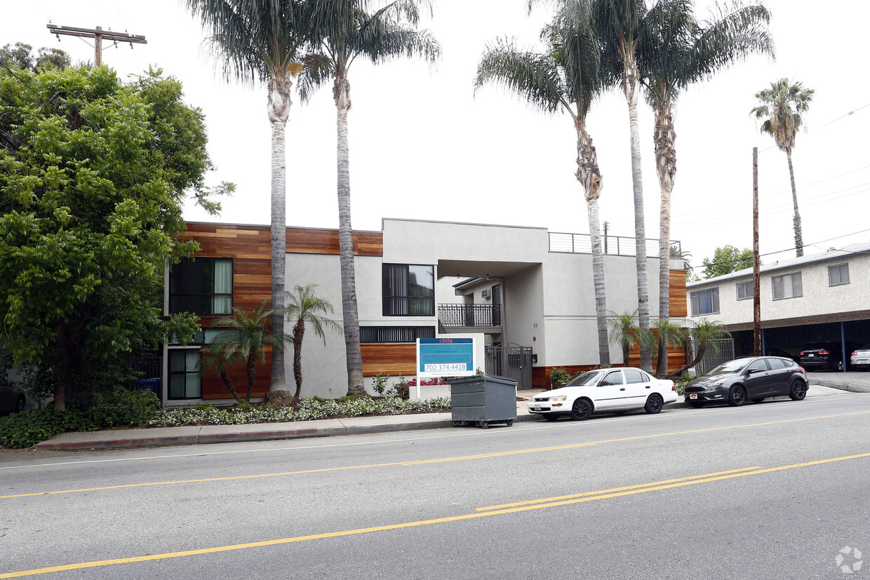 Building Photo - 13558 Moorpark St