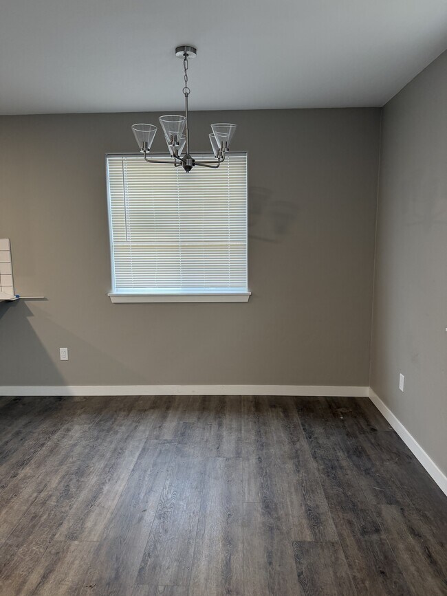 Foto del edificio - 1525 Baker St NE