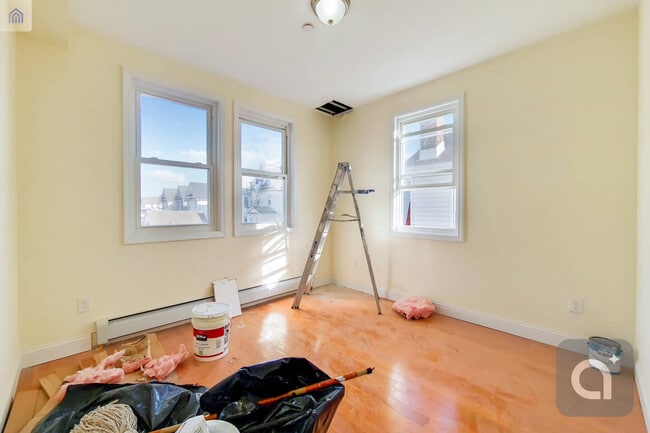 Building Photo - 146-12 Lakewood Ave