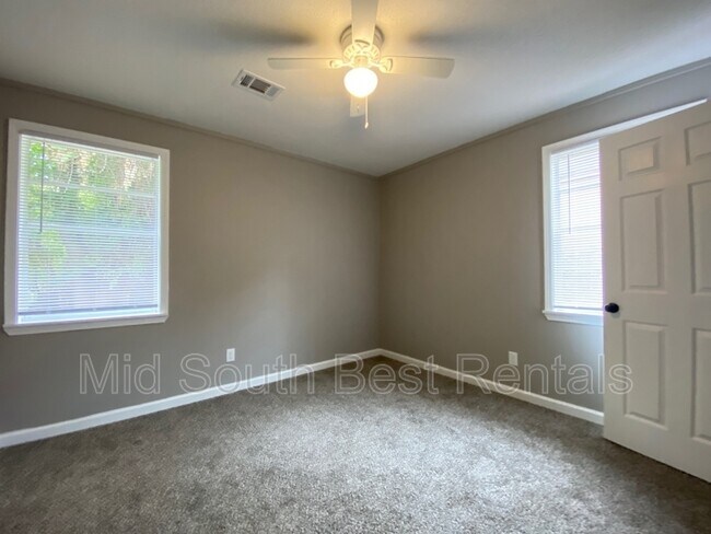 Building Photo - 2142 Lowell Ave