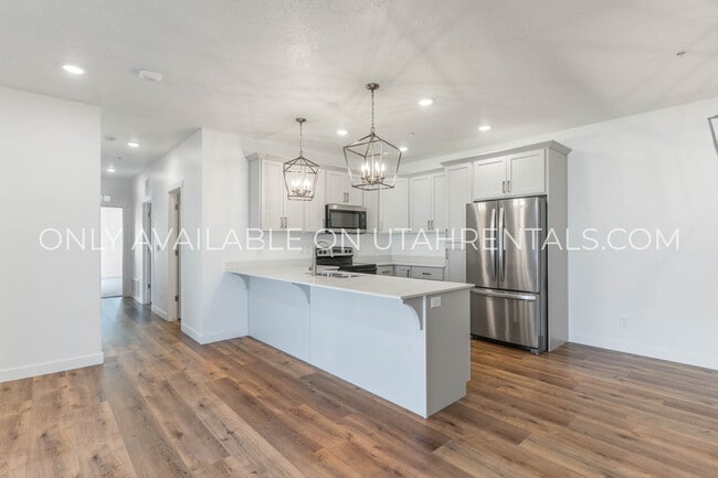 Building Photo - 891 S 2300 E