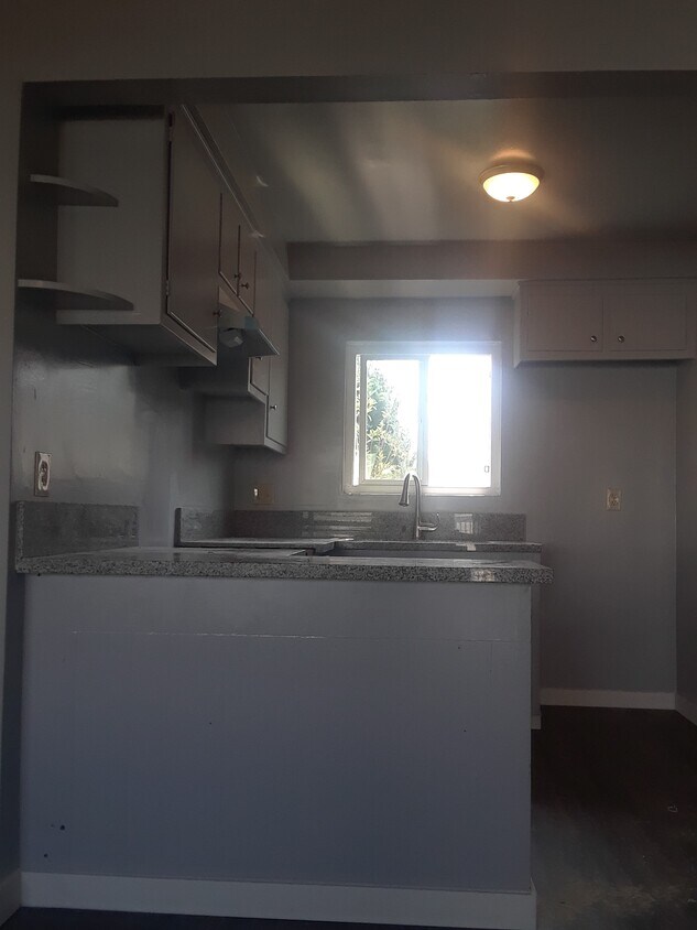 Foto del edificio - 4750 W Broadway