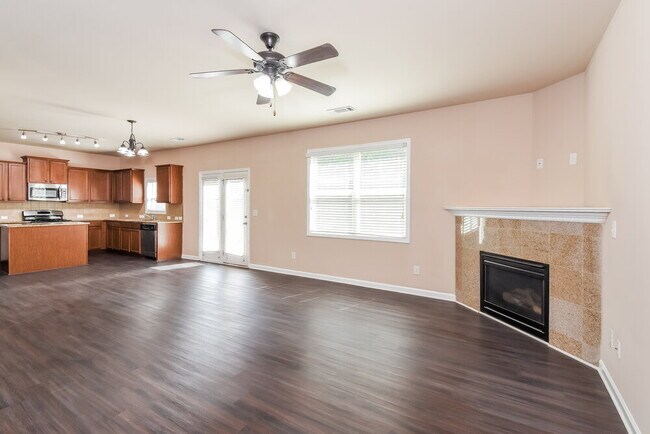Foto del edificio - 741 Collingsworth Ln NE