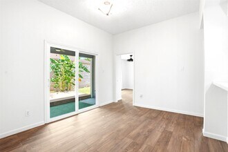 Building Photo - 16007 Ridgegreen Dr
