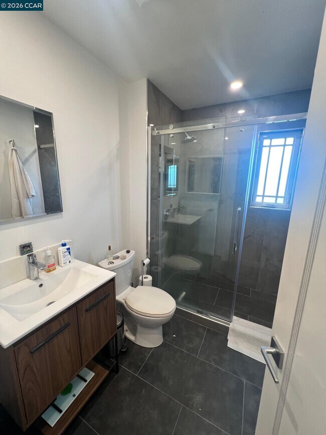 Foto del edificio - 1325 Hopkins St