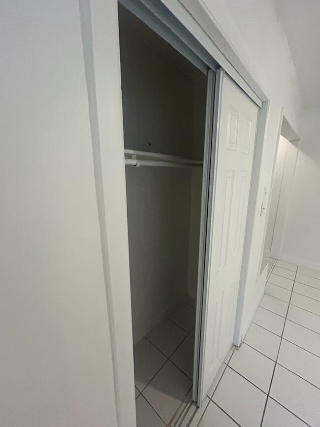 Foto del edificio - 5930 Pierce St