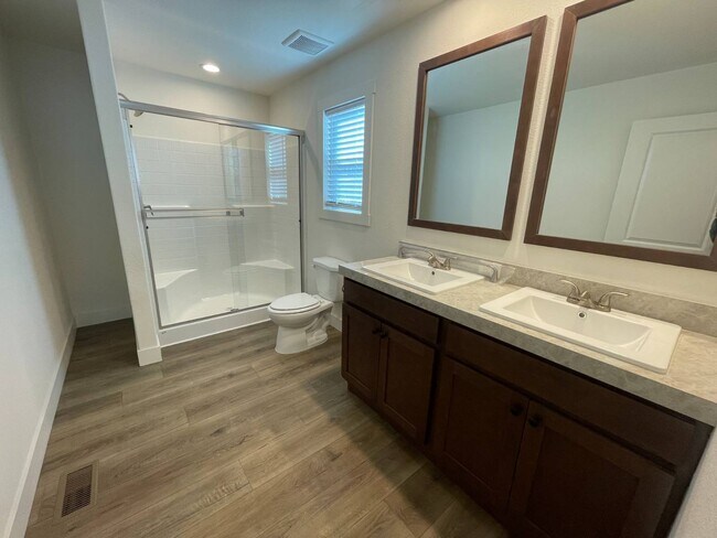 Foto del edificio - 6656 Pentz Rd