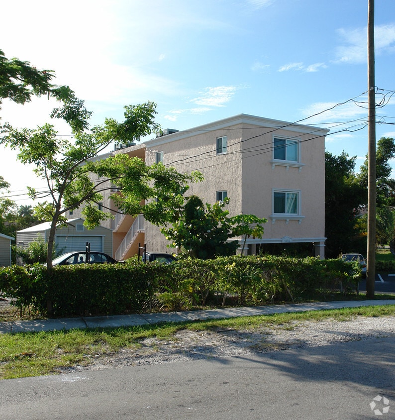 Primary Photo - 1910 Miami Rd